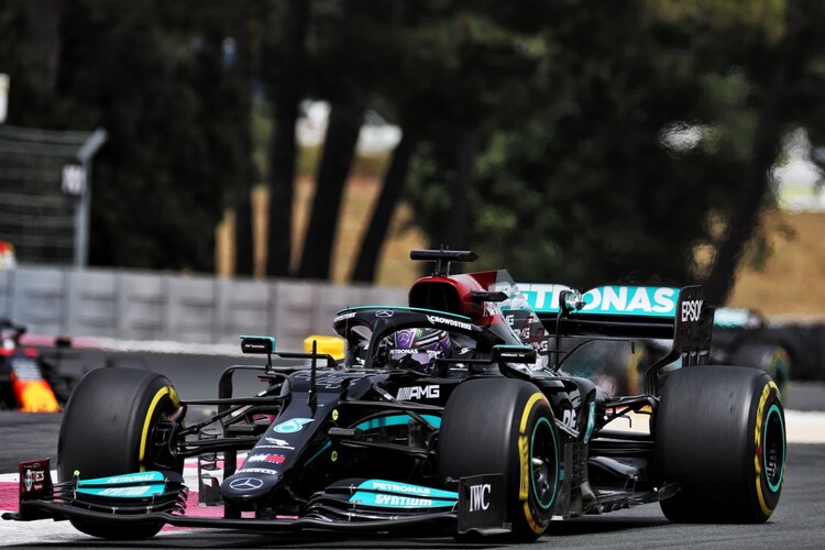 ลูอิส แฮมิลตัน กล่าวว่า ‘อาจใช้เวลานาน’ สำหรับ Mercedes ที่จะแข่งขันกับ Red Bull